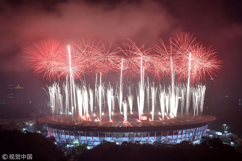 [高清组图]亚运会闭幕式:美丽烟花点亮夜空