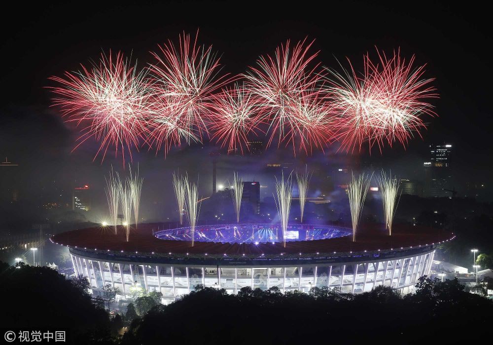 [高清组图]亚运会闭幕式:美丽烟花点亮夜空