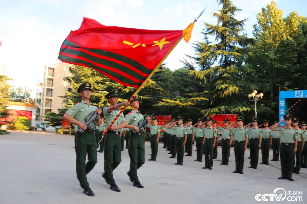 首次向武警部队旗告别直击北京武警退役仪式