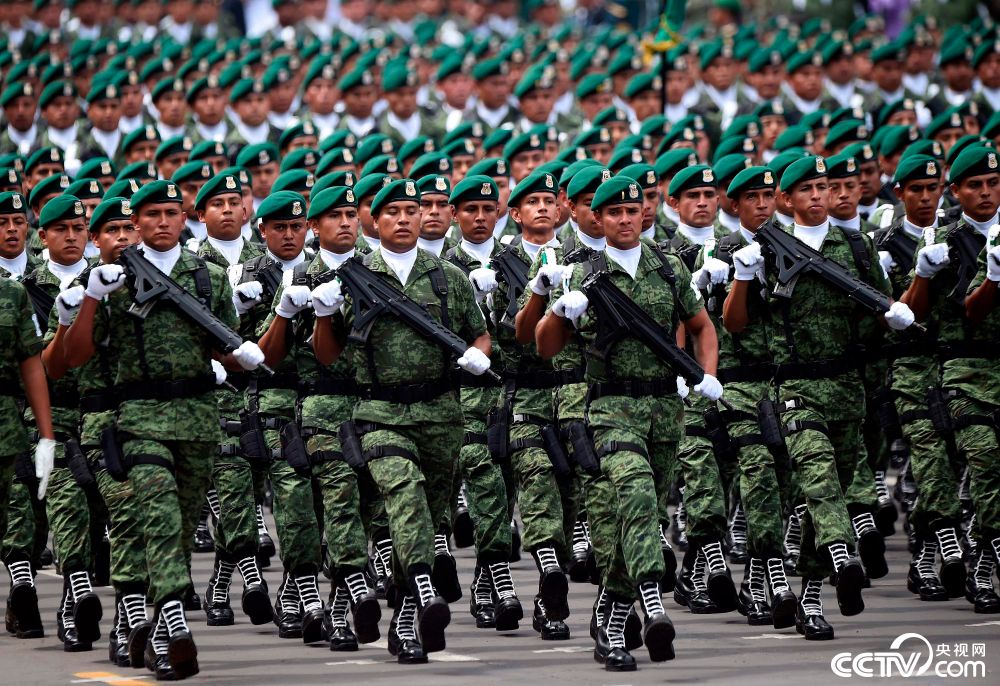 墨西哥举行阅兵庆祝独立日