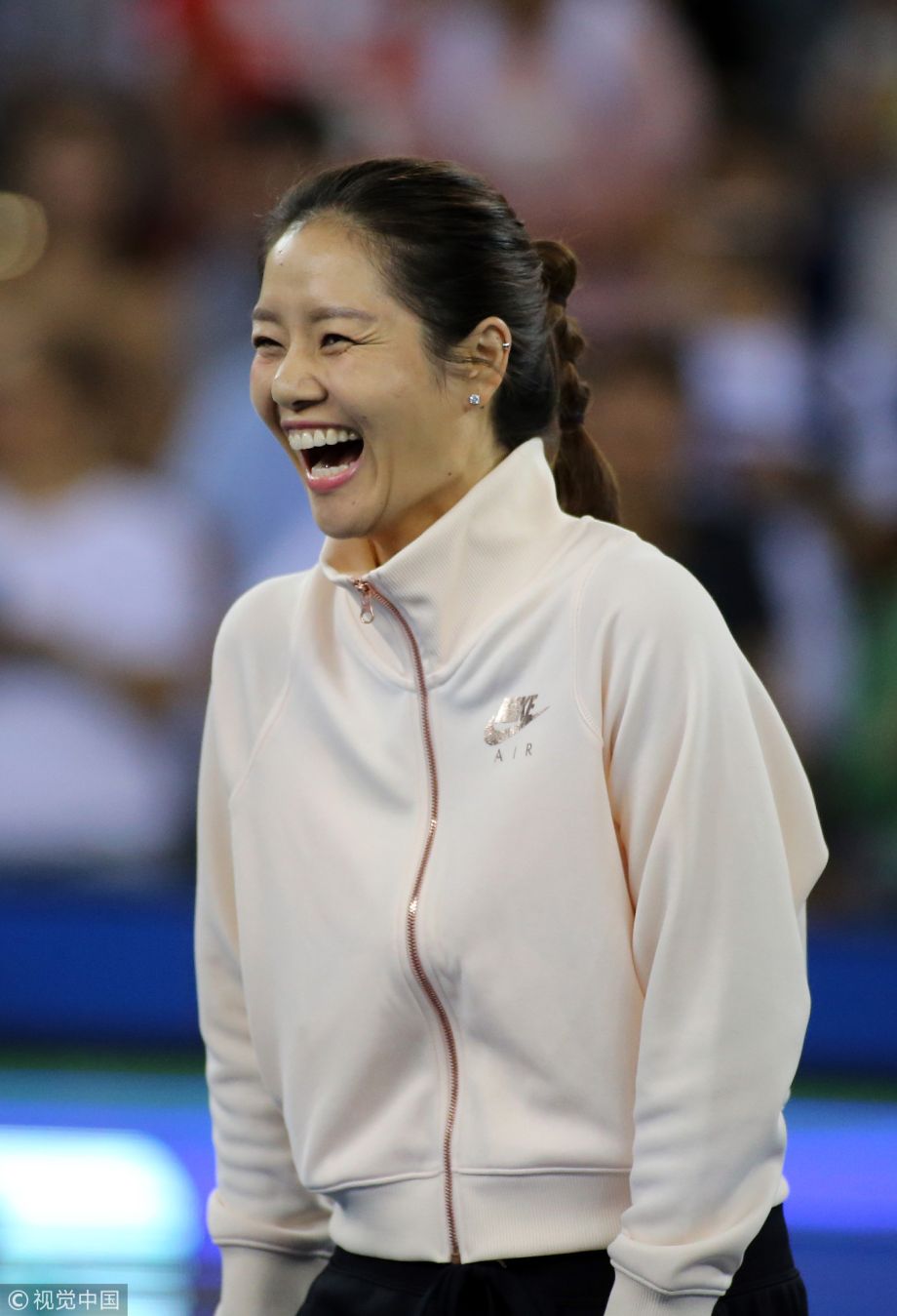 [高清组图]李娜武网挥拍 风采依旧开怀大笑