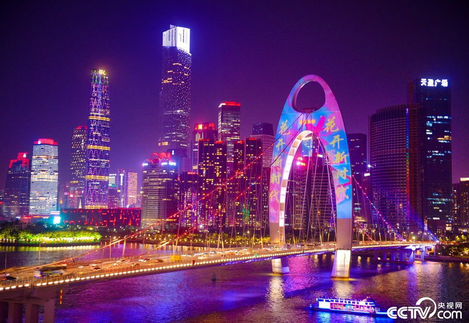 国庆之夜广州珠江两岸灯光秀刷屏