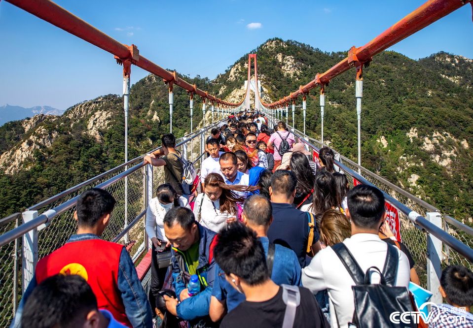 国庆假期各地景区"人山人海"