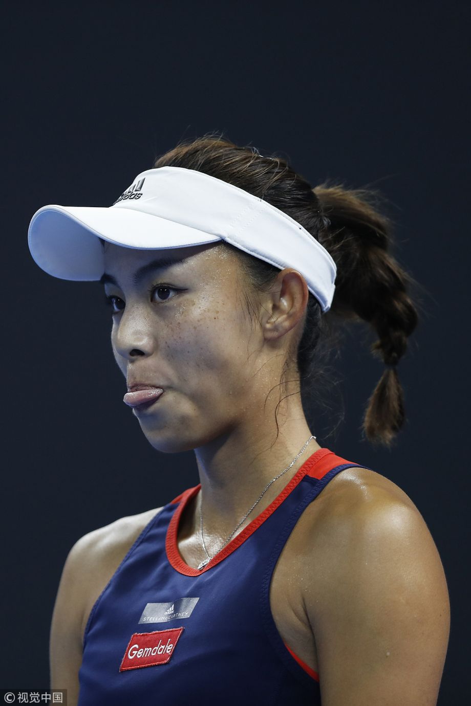 [高清组图]王蔷首进中网四强 兴奋自拍吐舌卖萌