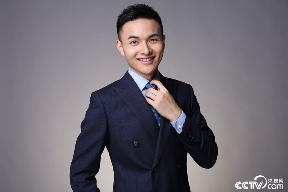 央视中文国际频道主持人卢智高清图集