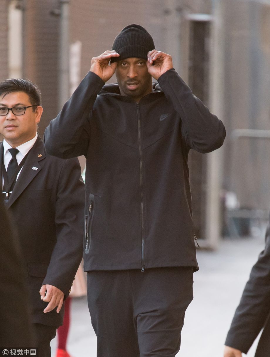 [高清组图]科比一身运动装架黑超眼镜帅炸