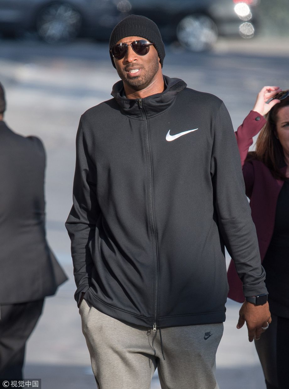 [高清组图]科比一身运动装架黑超眼镜帅炸