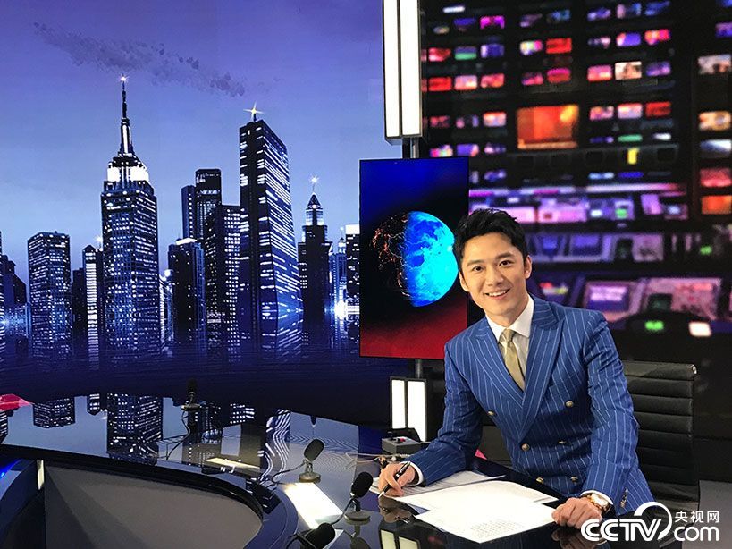 中央电视台新闻频道主持人张韬高清图集