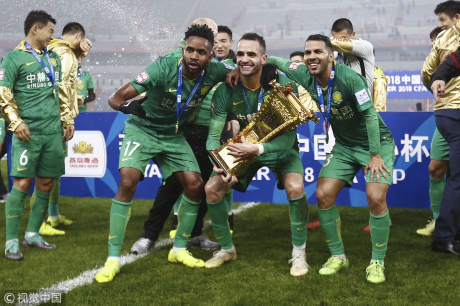 [高清组图]足协杯北京国安夺冠 颁奖仪式举行