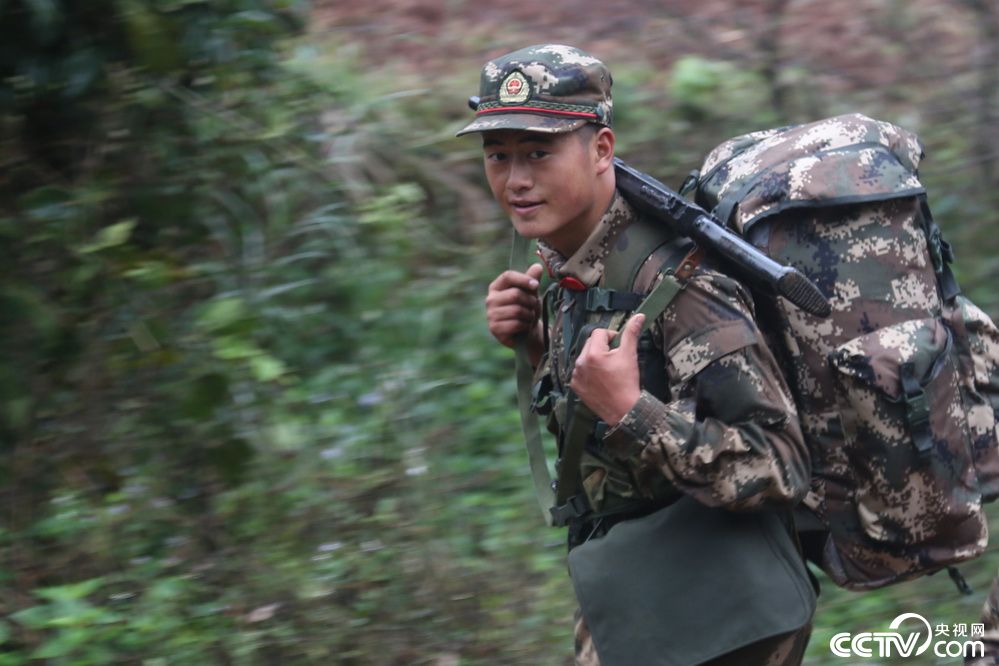 武警云南总队普洱支队新兵野营拉练