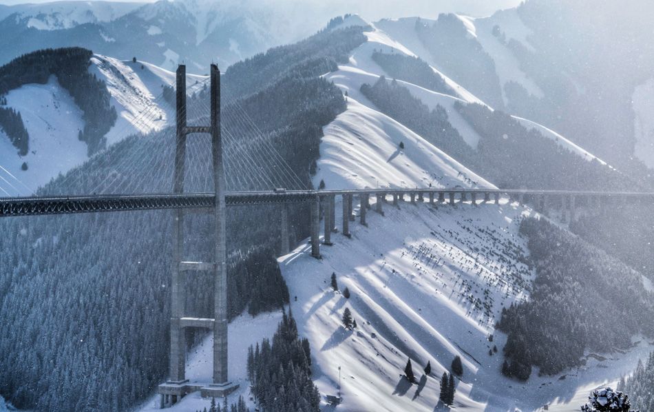 高清组图冬季新疆果子沟大桥