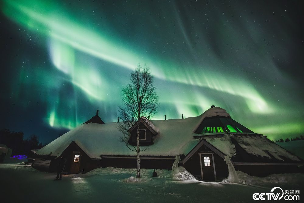 神奇北极光现身芬兰 上演"夜空盛宴"