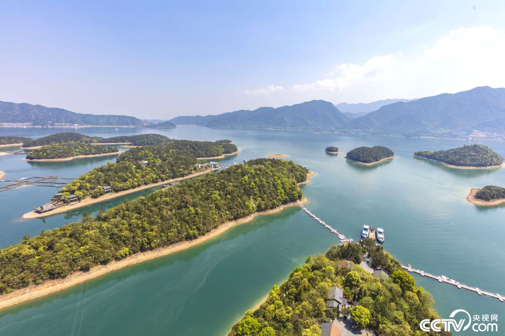 江西九江:航拍庐山西海千座"迷你岛"