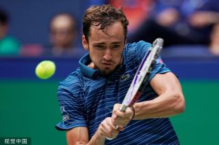 [图]梅德韦杰夫完胜弗格尼尼 晋级上海大师赛四强_体育_央视网(cctv.