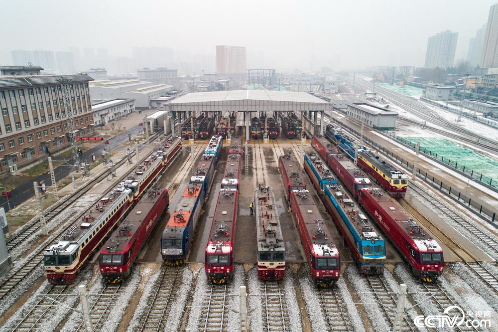 【2020年春运】战初雪 保春运 西安机务段严保机车安全运行