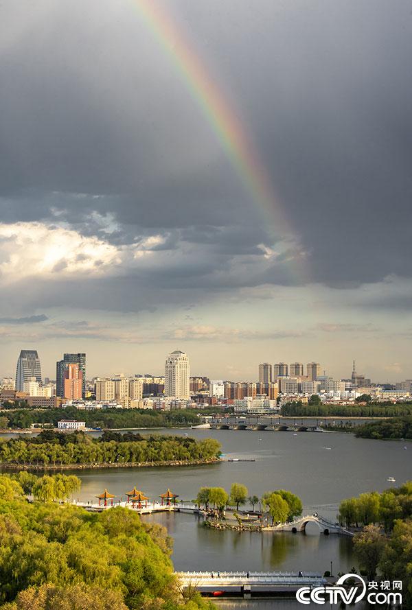 长春雨后现彩虹