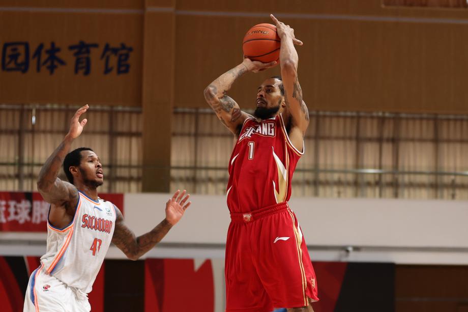 [图]浙江赛季四杀四川 兰兹博格28+10亨特空砍32分