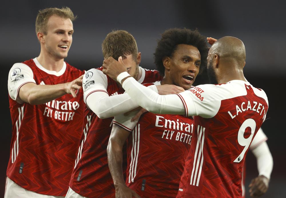 图英超威廉任意球破门阿森纳31送西布朗降级