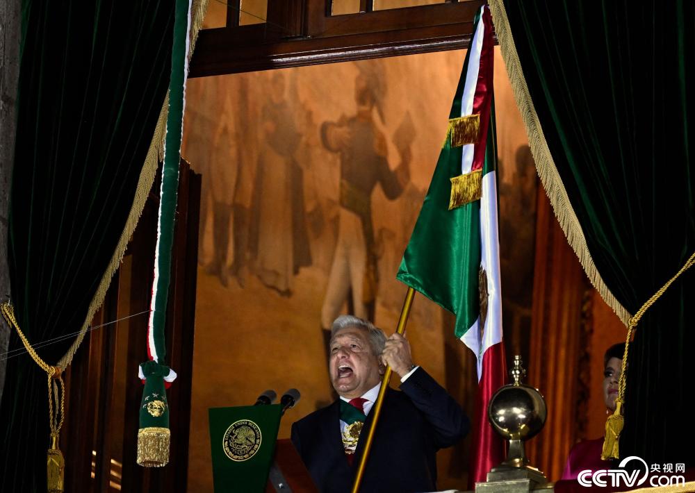 城的宪法广场举行一系列活动,迎接9月16日的墨西哥独立212周年纪念日