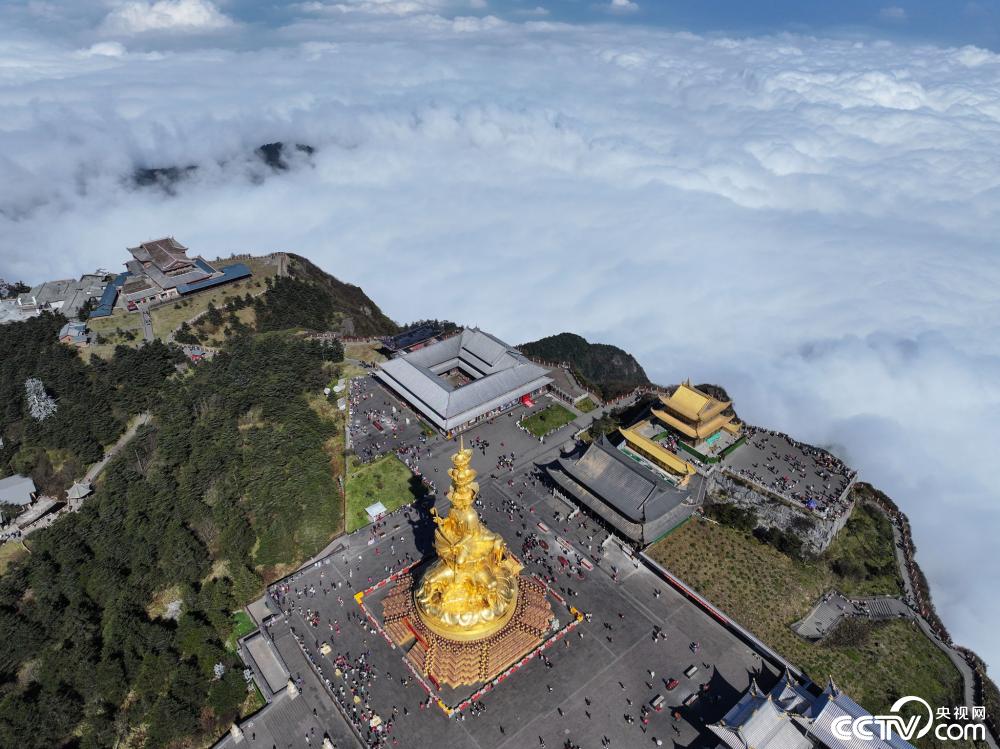 四川乐山峨眉山初冬现壮观云海