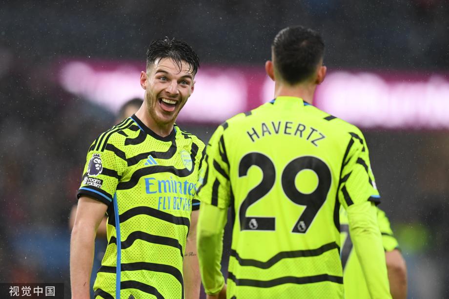 萨卡双响厄德高传射 阿森纳5-0大胜伯恩利