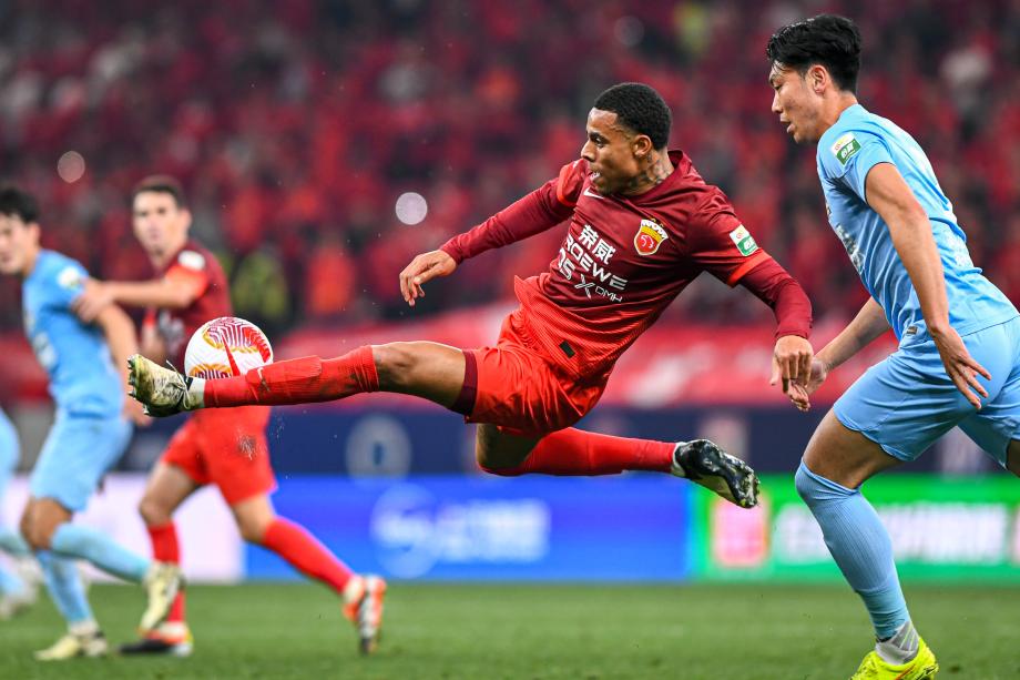 武磊张琳芃巴尔加斯破门 上海海港3-1河南队