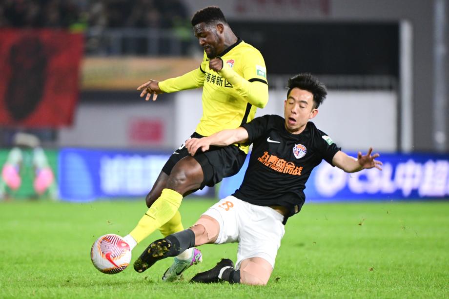 青岛西海岸1-0获中超首胜 送青岛海牛三连败