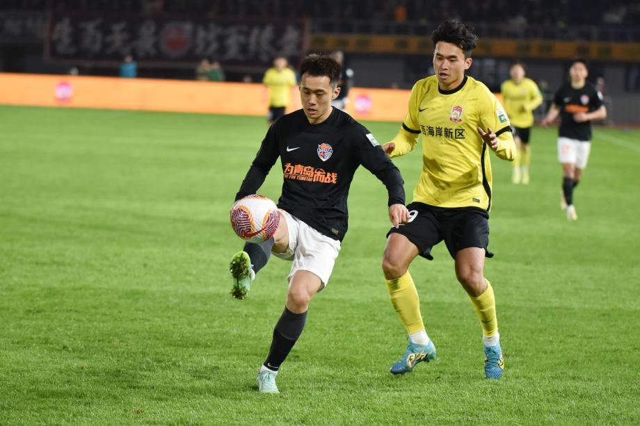 青岛西海岸1-0获中超首胜 送青岛海牛三连败