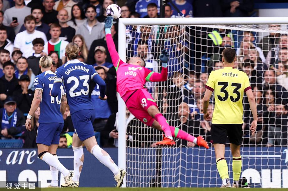 帕尔默双响 切尔西2-2十人伯恩利近4轮仅1胜