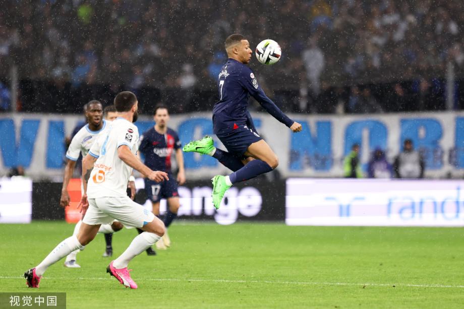 法甲-贝拉尔多红牌 十人巴黎2-0马赛12分领跑