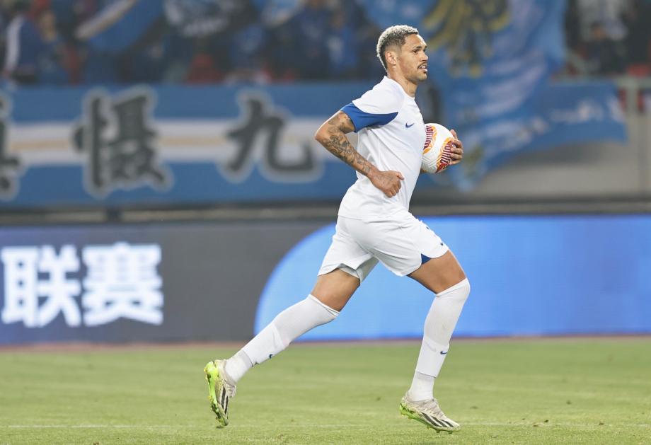 中超-埃韦尔双响奥斯卡破门 沧州雄狮3-2武汉三镇