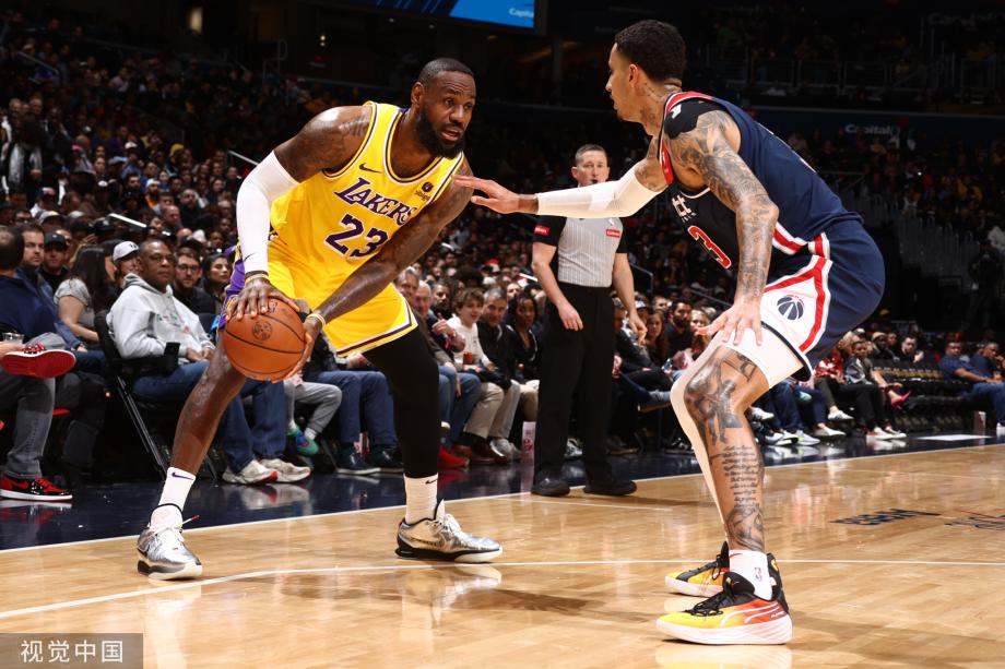 戴维斯35+18詹姆斯25+7+9 湖人力克奇才3连胜