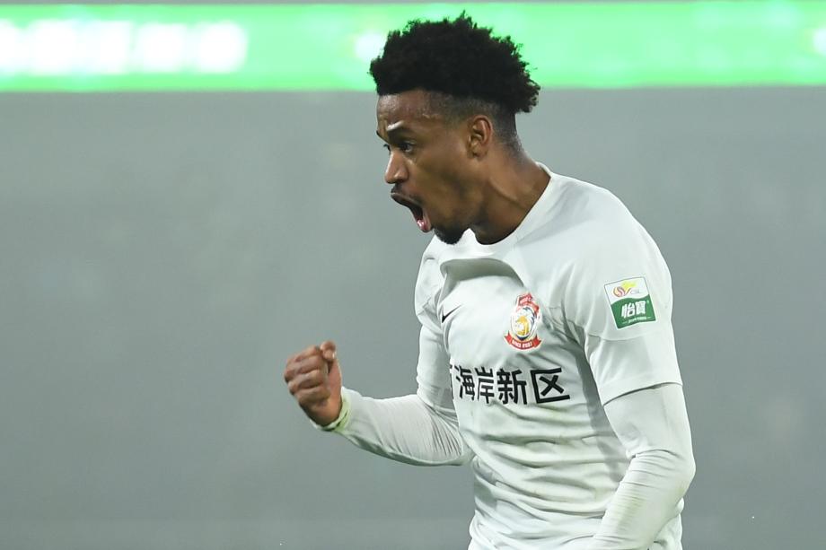 内尔松卢斯梅开二度 青岛西海岸收获两连胜