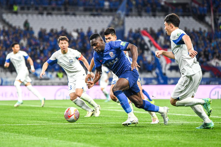 中超-谢鹏飞独造3球 申花4-1武汉取五连胜