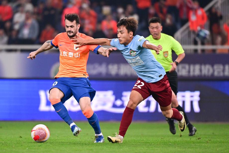 中超-黄紫昌替补传射卡扎绝平 泰山2-2十人河南