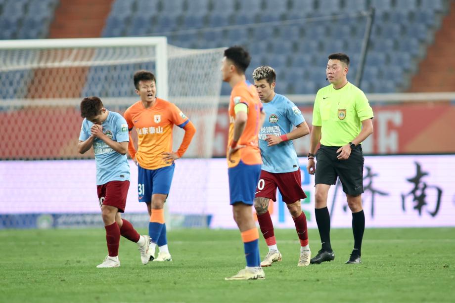 中超-黄紫昌替补传射卡扎绝平 泰山2-2十人河南