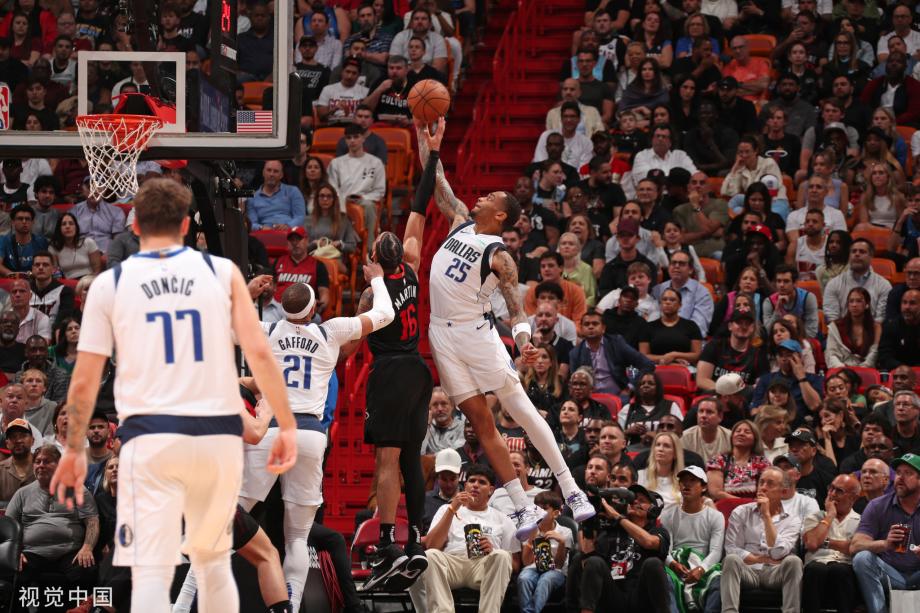 东契奇29+9+9巴特勒低迷 独行侠轻取热火