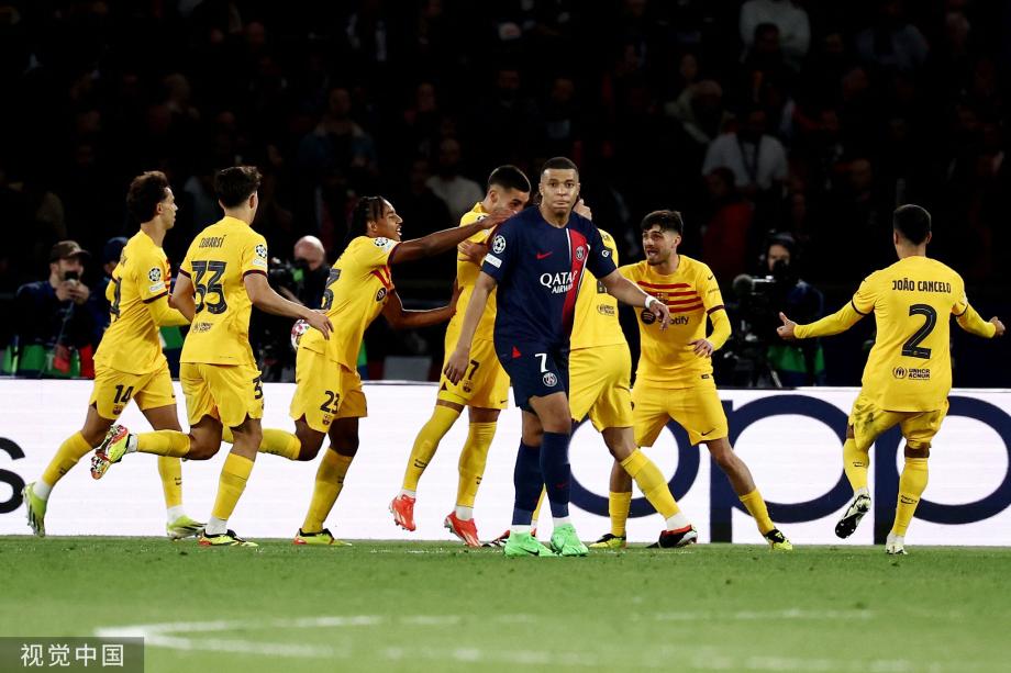 拉菲尼亚双响 巴萨客场3-2巴黎占晋级先机