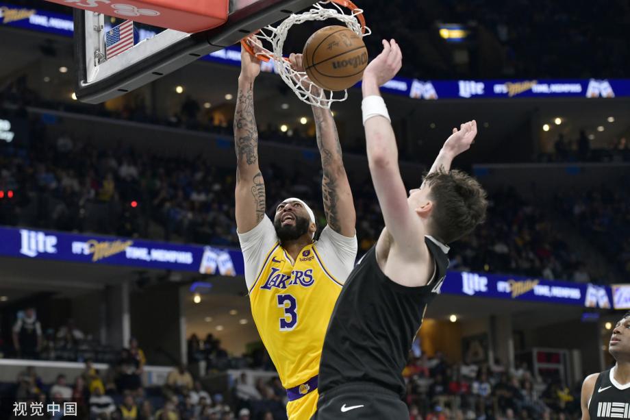 詹眉合砍73分詹姆斯命中关键球 湖人险胜灰熊