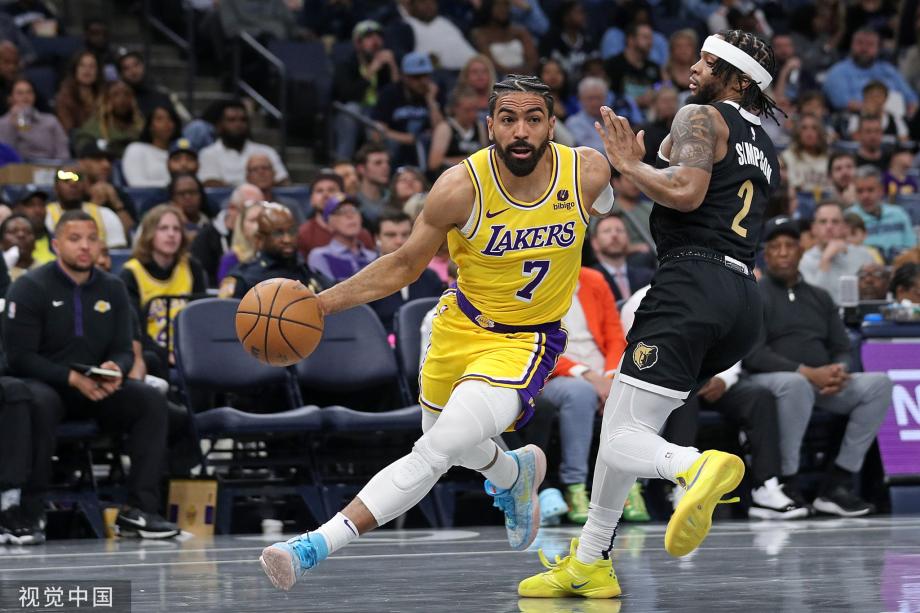 詹眉合砍73分詹姆斯命中关键球 湖人险胜灰熊