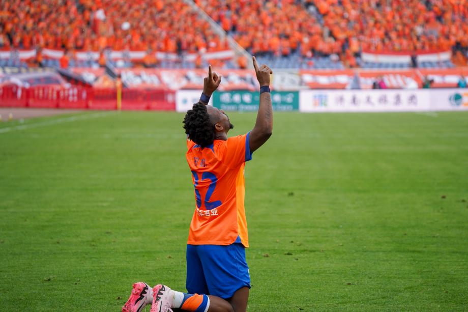 费南多传射建功 山东泰山主场4-1沧州雄狮