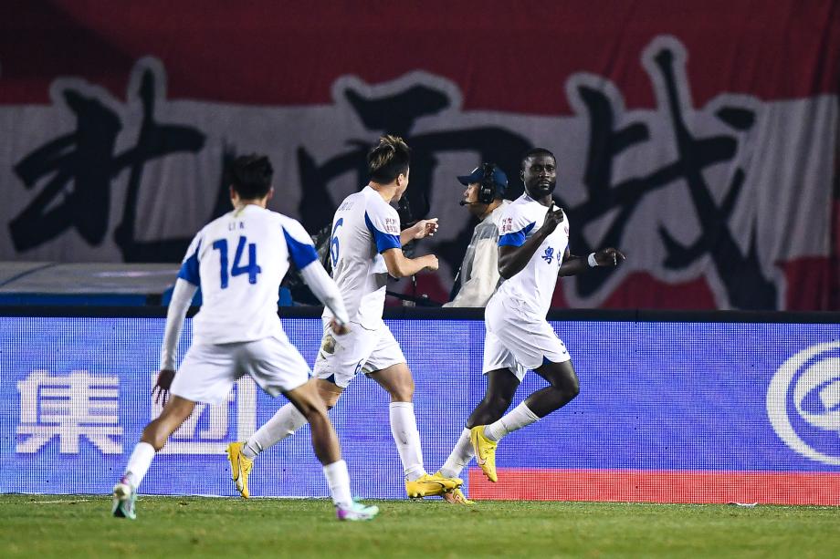 鲁尼替补破门 梅州客家一球险胜长春亚泰