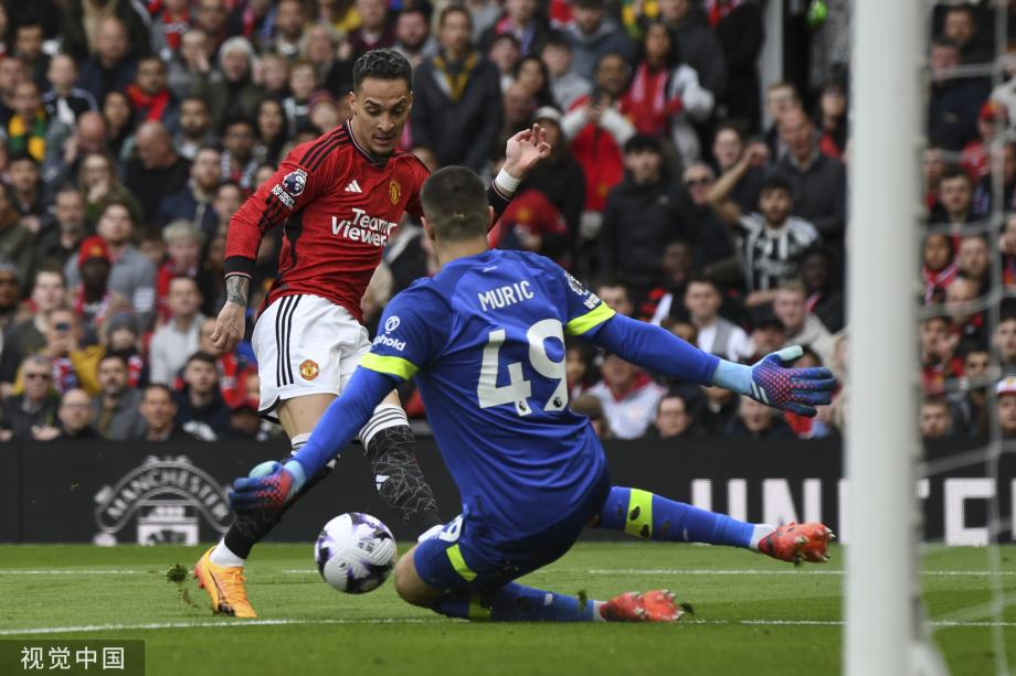 安东尼联赛首球奥纳纳送点 曼联1-1平伯恩利