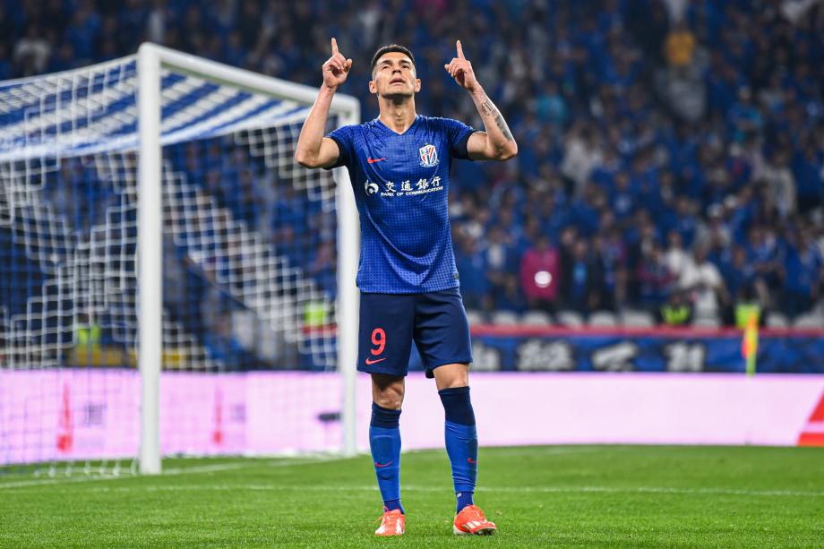 路易斯双响 十人申花4-0十人浙江新赛季10轮不败