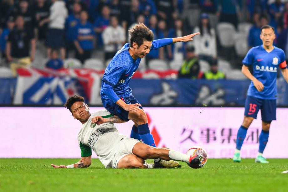 路易斯双响 十人申花4-0十人浙江新赛季10轮不败