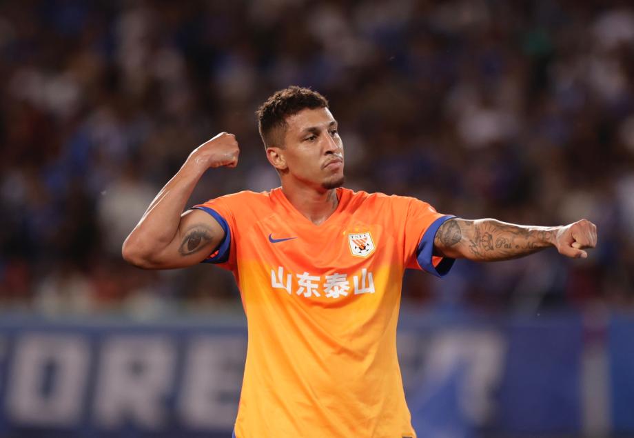 克雷桑谢文能互献传射 山东泰山2-1三镇5轮不败