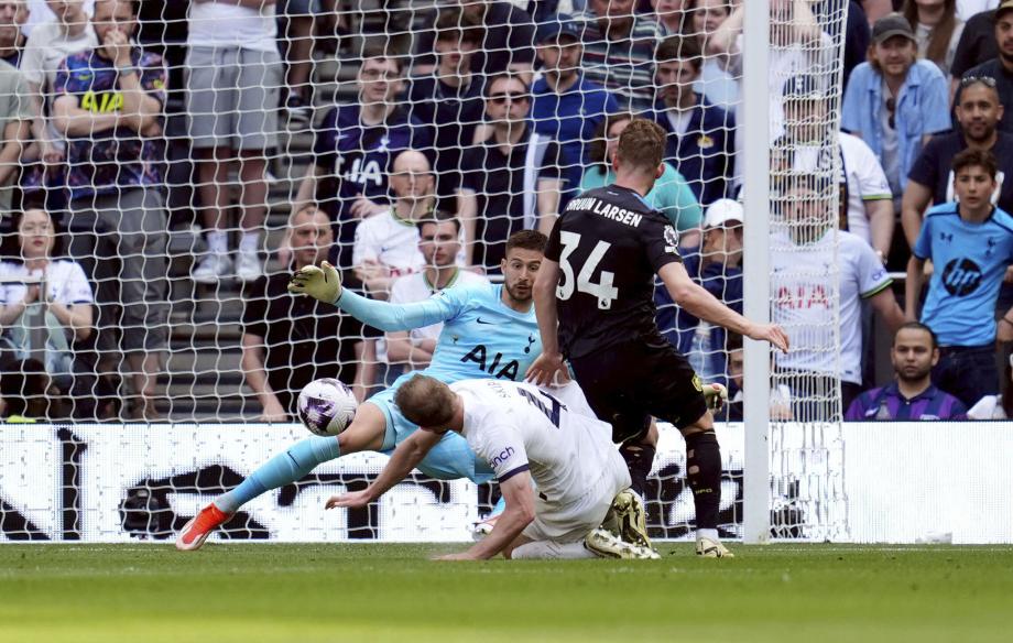 连败终结！范德文绝杀 热刺2-1送伯恩利降级