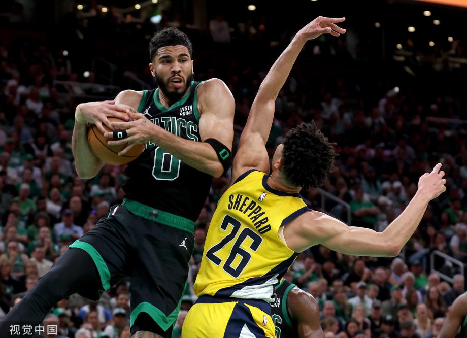 布朗40+5哈利伯顿伤退 绿军再胜步行者2-0领先