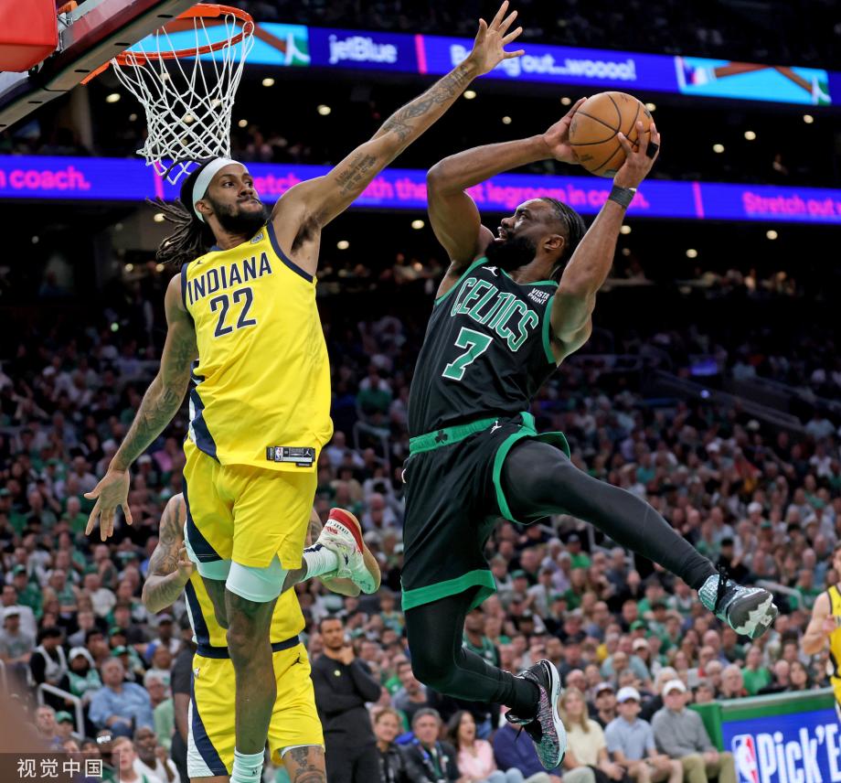 布朗40+5哈利伯顿伤退 绿军再胜步行者2-0领先