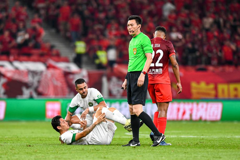 武磊帽子戏法 海港3-1大胜浙江豪取10连胜